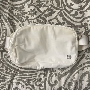 lululemon Everywhere Belt Bag
